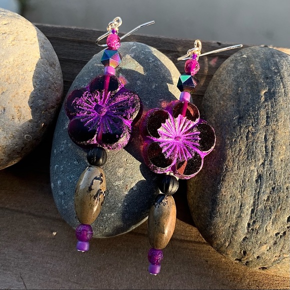 Violet Flower Carved Glass Earrings - Picture 14 of 16